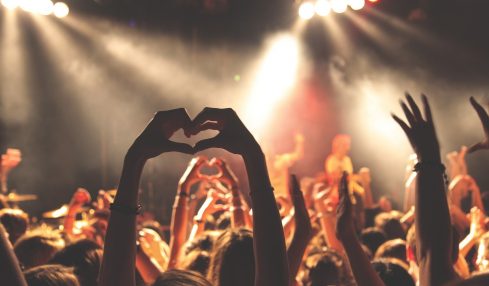 Les concerts debout sont bannis depuis plus d’un an en raison de la crise sanitaire.